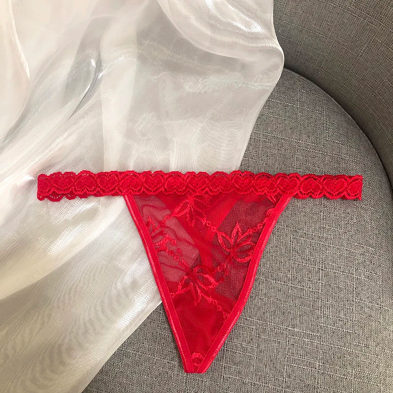 Lingerie Unique à Ton Nom – Le String Love and Rouge qui fait effet